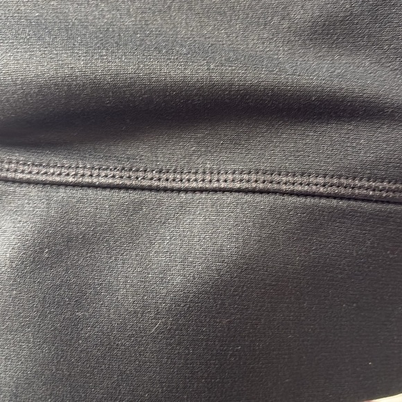 UnderArmour Lightweight, Zippered. No Tags, Fits like a Small - Picture 6 of 6